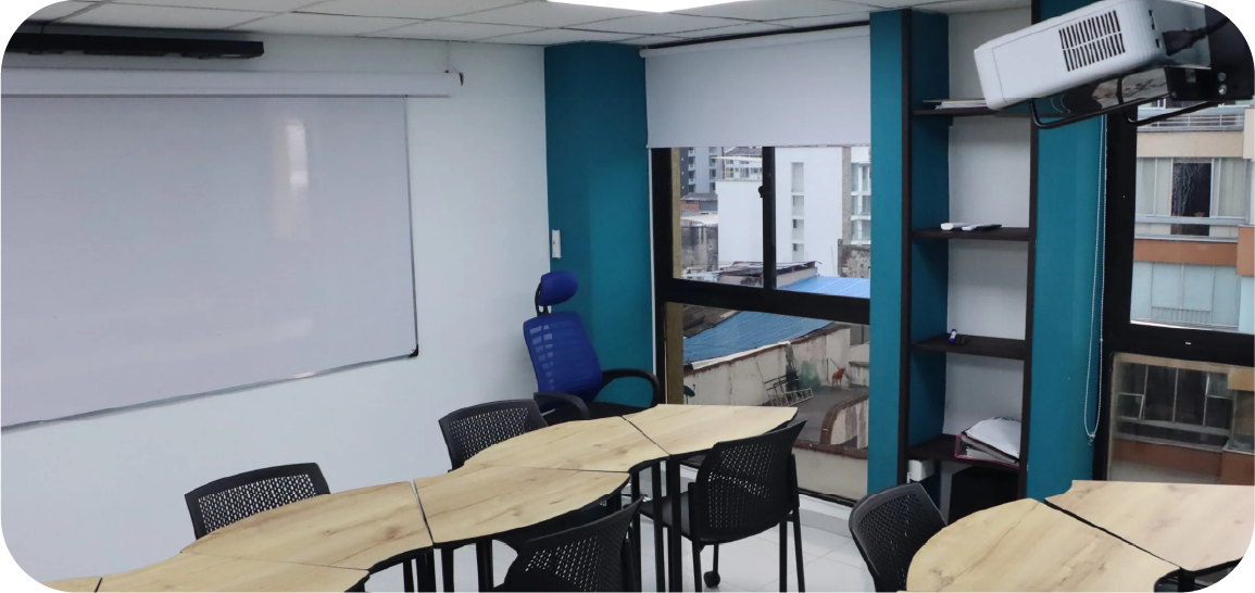 Aula en BBB Academia, lista para las clases de inglés.